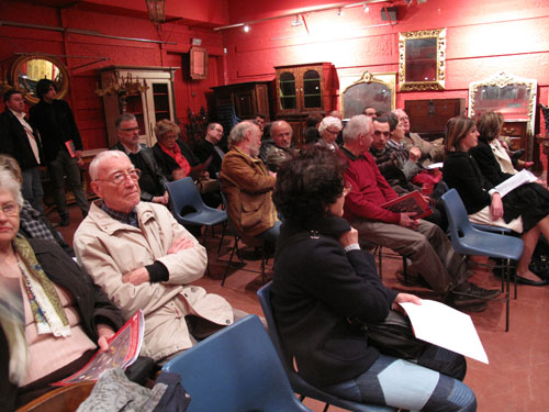 Public dans la salle des ventes de l’étude